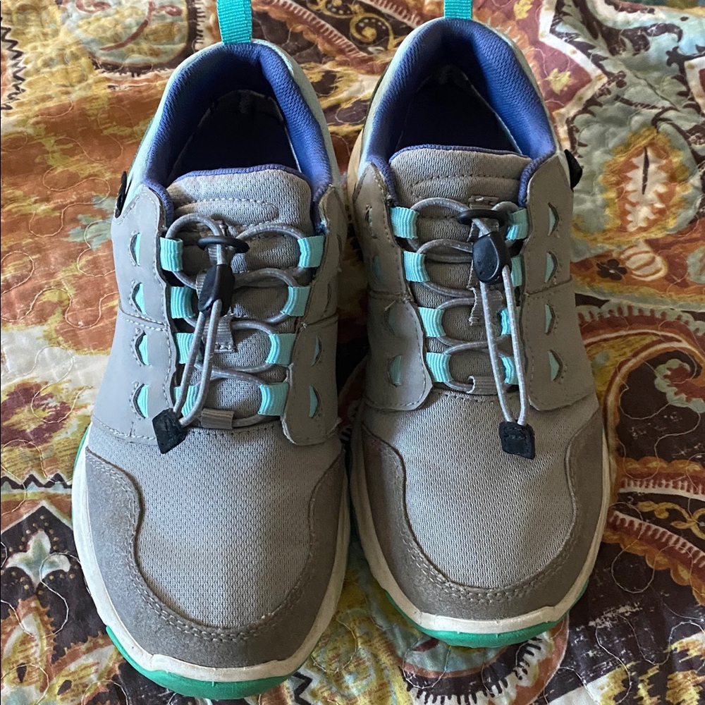 Teva Kids Canyonview Hiking Shoes in Gray and Teal Big Kids Size 4